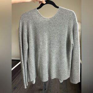 Theory Light Gray Ribbed 100% Cashmere Sweater